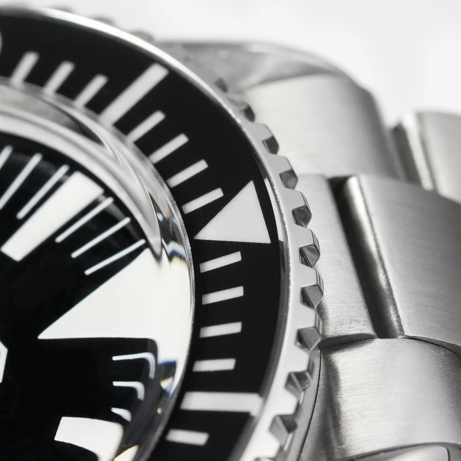 Seafarer WD1967Q 39mm VH31 Diver Watch - Image 20